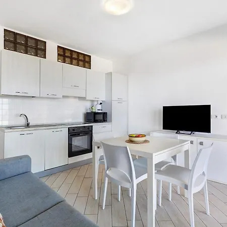 Apartmán Deluxe Con Piscina Isola Rossa (Sassari)